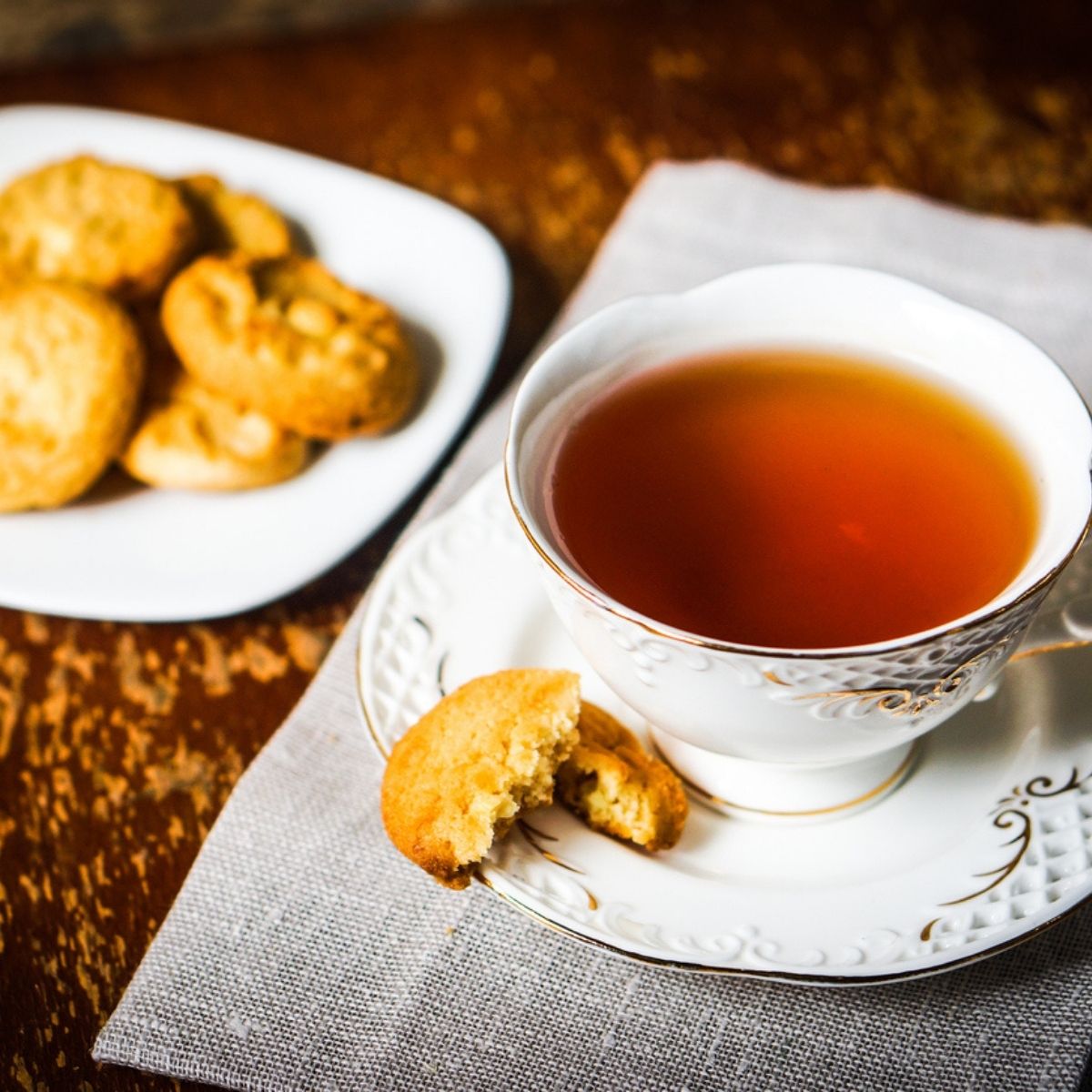 Rooibos Biscottis aux Amandes dans une tasse — Les Thés Fuji