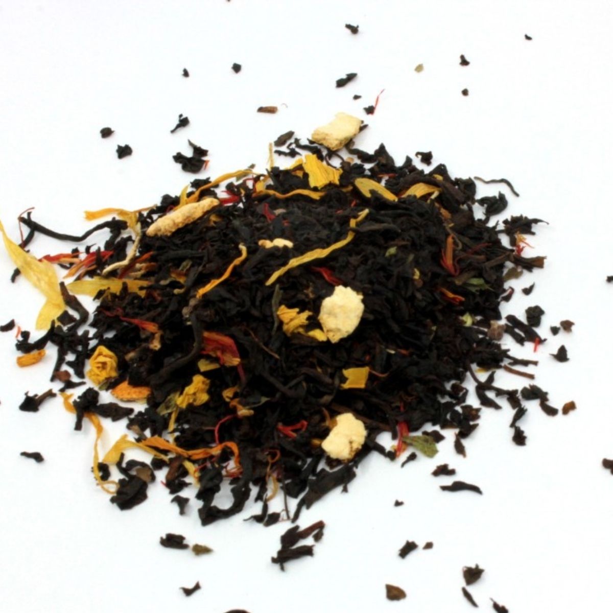 Thé noir Orange Chocolat Orthodox Orange Pekoe Sri Lanka — Les Thés Fuji Mélange de thé noir avec morceaux d'orange, chocolat, calendula et fleurs de carthame